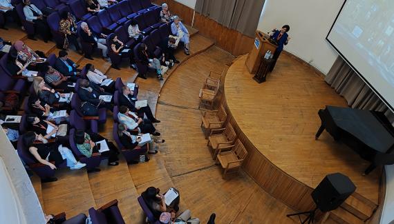 A speaker addressing delegates at the EIFL GA.